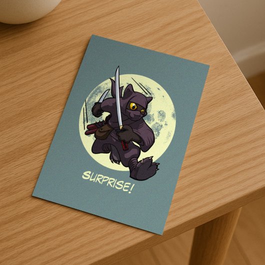 Carte Postale Surprise ! Cartoon noir Ninja Flying Kick