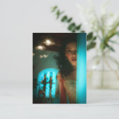 Carte Postale Surprise, sortir d'une porte (Debout devant)