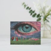 Carte Postale Surreal Retro People and Car with the Eye in Sky (Debout devant)