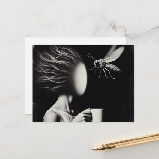 Carte Postale Surreal Woman et Bee Morning Coffee (Devant/Arrière en situation)