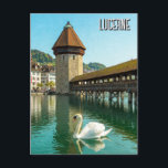 Carte Postale Swan à Lucerne Suisse Voyage<br><div class="desc">Lucerne, connu sous le nom de Luzern en allemand, est un joyau au coeur de la Suisse qui allie sans effort charme médiéval et dynamisme moderne. Nichée le long des rives du lac de Lucerne et entourée de sommets majestueux comme le mont Pilatus et Rigi, la ville est célébrée pour...</div>