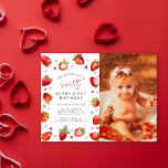Carte Postale Sweet Berry Premier anniversaire fête photo<br><div class="desc">Vous cherchez à organiser un premier anniversaire mémorable pour votre petite princesse? Ne cherchez pas plus loin que ces cartes postales chéri ! Avec votre photo préférée, un assortiment coloré de fraises et de coeurs d'aquarelle dans des tons de rouge et de rose magnifiques, jumelés à un modèle d'invitation moderne...</div>