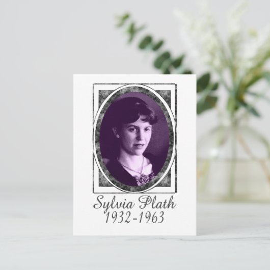 Carte Postale Sylvia Plath (Debout devant)