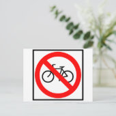 Carte Postale Symbole routier interdit de circulation à bicyclet (Debout devant)
