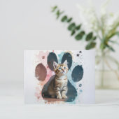 Carte Postale Tabby Cat dans un Empreinte de patte (Debout devant)