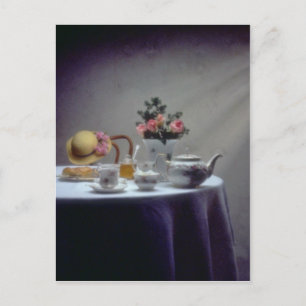 Carte Postale Table rose set avec thé et fleurs de la moquette