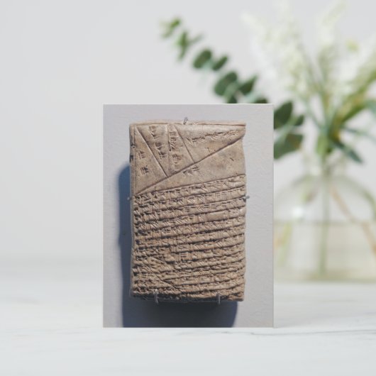 Carte Postale Tablet avec quatorze lignes d'un texte mathématiqu (Debout devant)