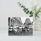 Carte Postale Tabliers de la rue de Rivoli 1978 Robert Doisneau (Debout devant)