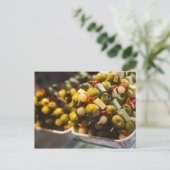 Carte Postale Tapas faites avec des olives farcies (Debout devant)