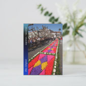 Carte Postale Tapis à fleurs aux Açores (Debout devant)