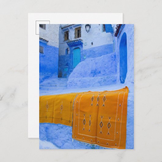 Carte Postale Tapis Drapés Sur Un Mur Bleu (Devant / Derrière)