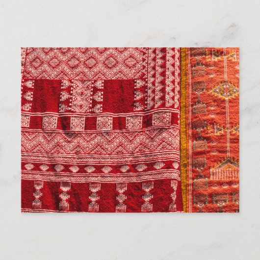 Carte Postale Tapis rouge au marché (Devant)