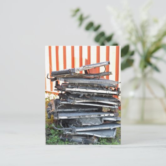 Carte Postale Tas de radiateurs (Debout devant)