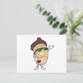 Carte Postale Tasse à café avec lunettes de soleil (Debout devant)