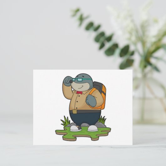 Carte Postale Taupe comme randonneur avec sac à dos (Debout devant)