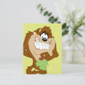 Carte Postale TAZ™ tenant une feuille (Debout devant)