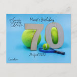 Carte Postale Tennis 70th Birthday Enregistrer l'invitation Date<br><div class="desc">Préparez-vous à vous amuser ! Vous êtes invités à notre célébration Save the Date sur le thème du tennis. Rejoignez-nous le ___(Date)___ à ___(Lieu)___. RSVP aujourd'hui ! Commencez par envoyer des cartes de sauvegarde à vos amis et à votre famille! Vous pouvez trouver de superbes cartes sur le thème du...</div>