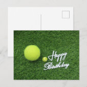 Carte Postale Tennis Joyeux anniversaire et balles sur l'herbe v (Devant / Derrière)