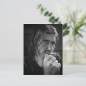 CARTE POSTALE THE SMOKING MAN (Debout devant)