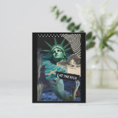 Carte Postale The Statue of Liberty Melts Surreal Eat the Rich (Debout devant)