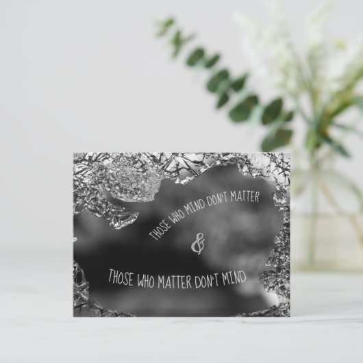 Carte Postale Those oms mind (Debout devant)