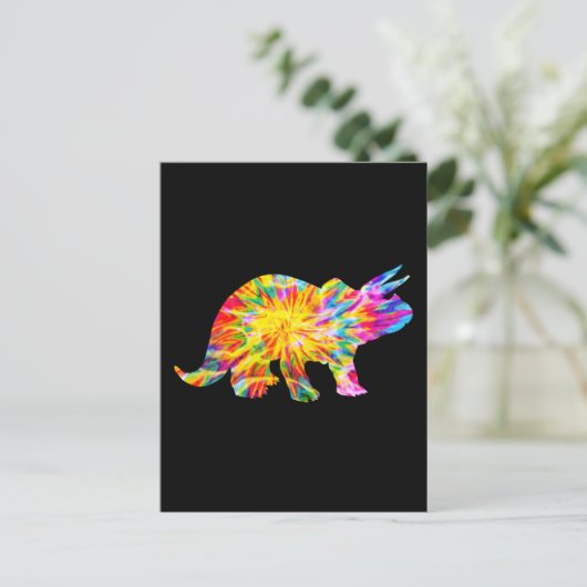 CARTE POSTALE TIE DYE DINOSAUR (Debout devant)