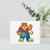 Carte Postale Tiger comme patineur avec skateboard (Debout devant)