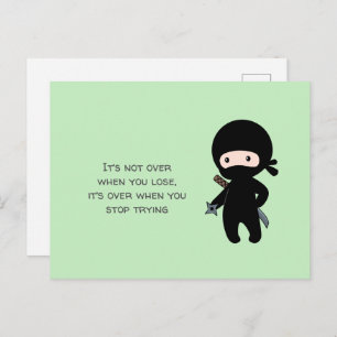 Carte Postale Tiny Ninja Holding Throwing Star sur Citation vert