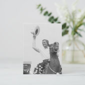 Carte Postale Tom Mix agite son chapeau (Debout devant)