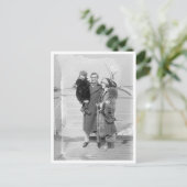 Carte Postale Tom Mix et le voyage en famille (Debout devant)