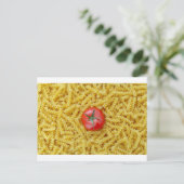 Carte Postale Tomate aux pâtes fusilli (Debout devant)