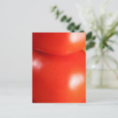 Carte Postale Tomates rouges fraîches empilées brillantes (Debout devant)