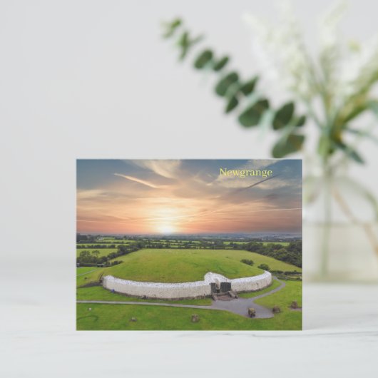 Carte Postale Tombe du passage de l'âge de pierre Newgrange (Debout devant)