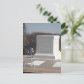 Carte Postale Tombe du soldat inconnu (Debout devant)