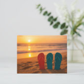 Carte Postale Tongs dans le sableCarte postale (Debout devant)