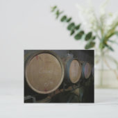 Carte Postale tonneaux de vin rouge (Debout devant)