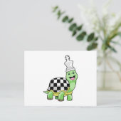 Carte Postale Tortue aux échecs avec échiquier et roi (Debout devant)
