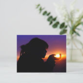 Carte Postale Toucher l'essence (Debout devant)