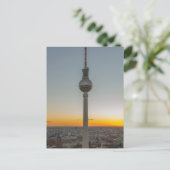 Carte Postale Tour de télévision de Berlin, Tour TV de Berlin, A (Debout devant)