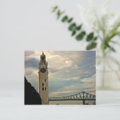 Carte Postale Tour d'horloge de Montréal (Debout devant)