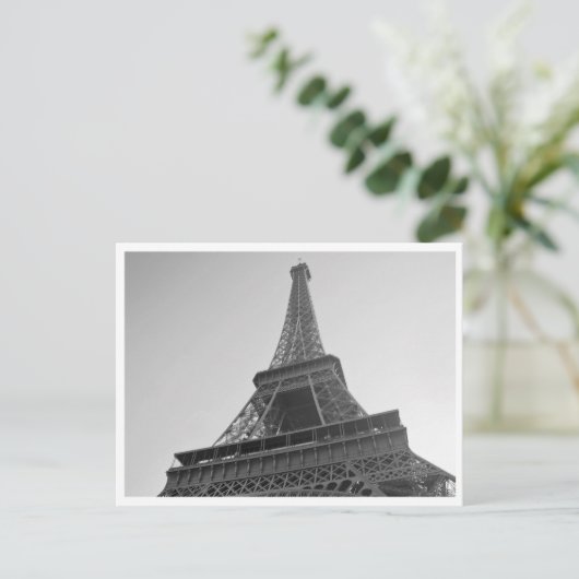 Carte postale Tour Eiffel (Debout devant)