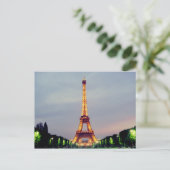 Carte postale Tour Eiffel (Debout devant)