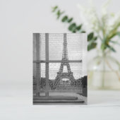 Carte postale Tour Eiffel (Debout devant)