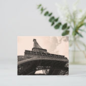 Carte Postale Tour Eiffel (Debout devant)