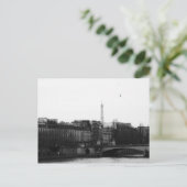 Carte Postale Tour Eiffel (Debout devant)