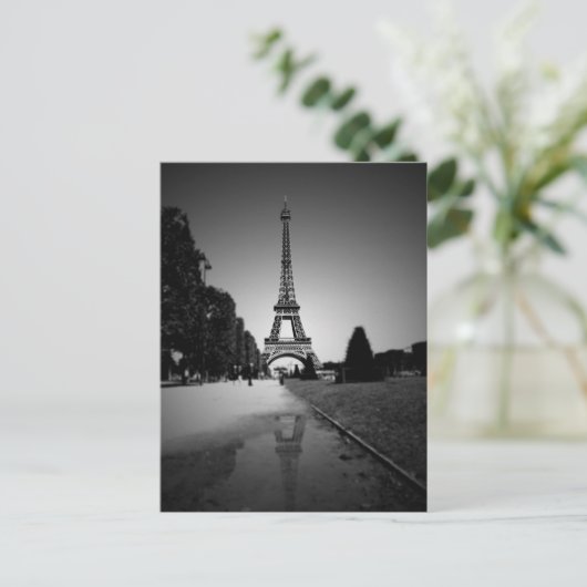 Carte Postale Tour Eiffel 3 (Debout devant)