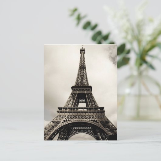 Carte Postale Tour Eiffel 8 (Debout devant)
