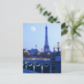 Carte Postale Tour Eiffel à la tombée de la lune (Debout devant)