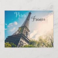 Tour Eiffel à Paris avec forte lampe