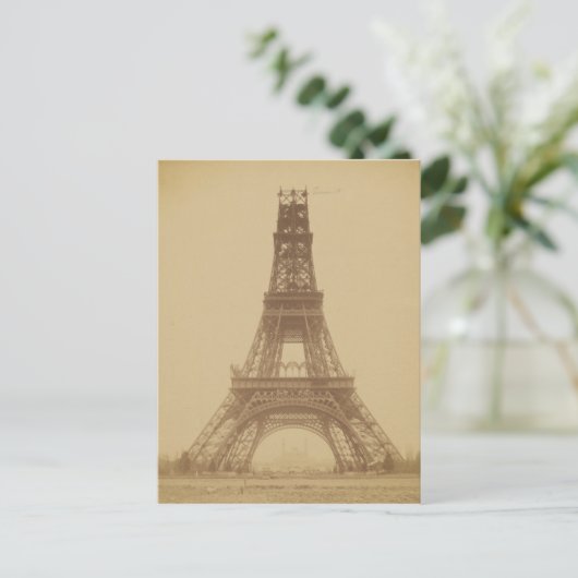 Carte Postale Tour Eiffel en construction 1888 (Debout devant)